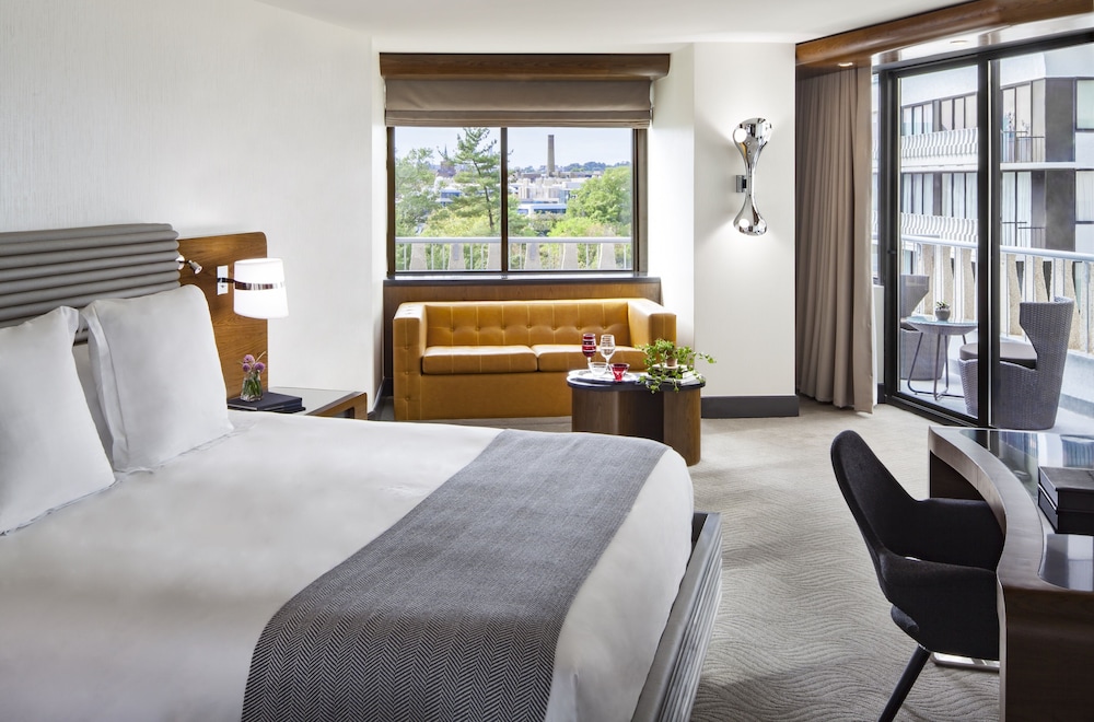 Premier Room, 1 King Bed, River View - Photo 3