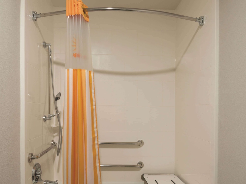 Deluxe Suite, 1 King Bed, Accessible, Non Smoking (Mobility Accessible) photo 2