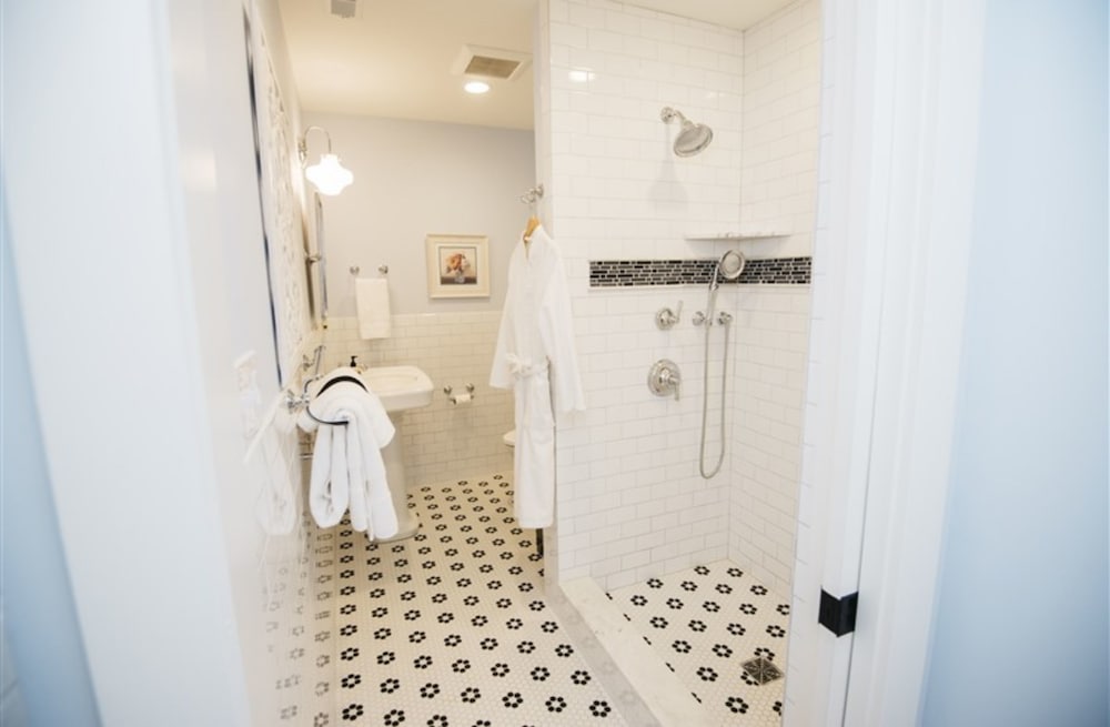 Suite, Private Bathroom (Magnolia Suite) photo 2