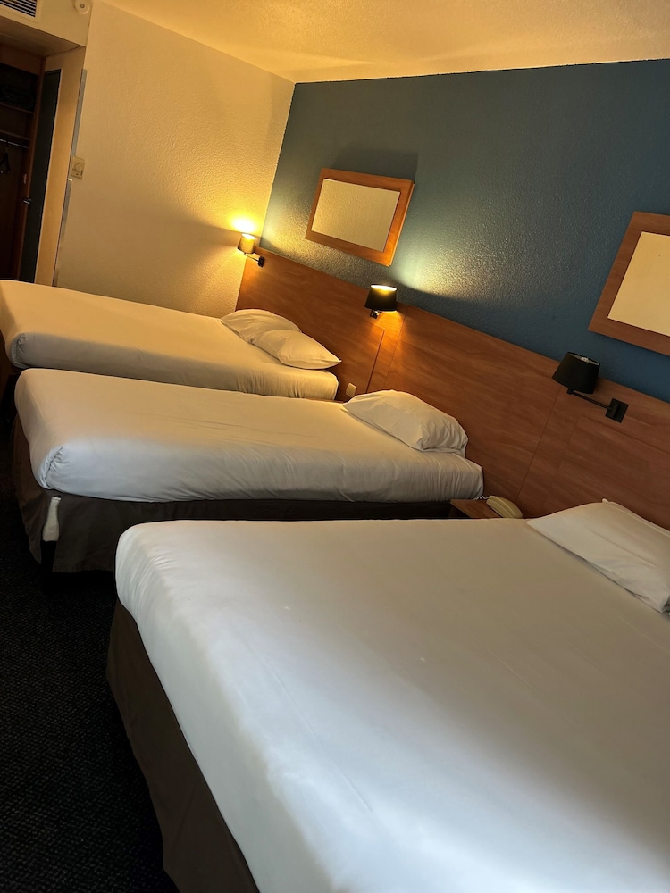 Standard Room, Multiple Beds - Photo 3