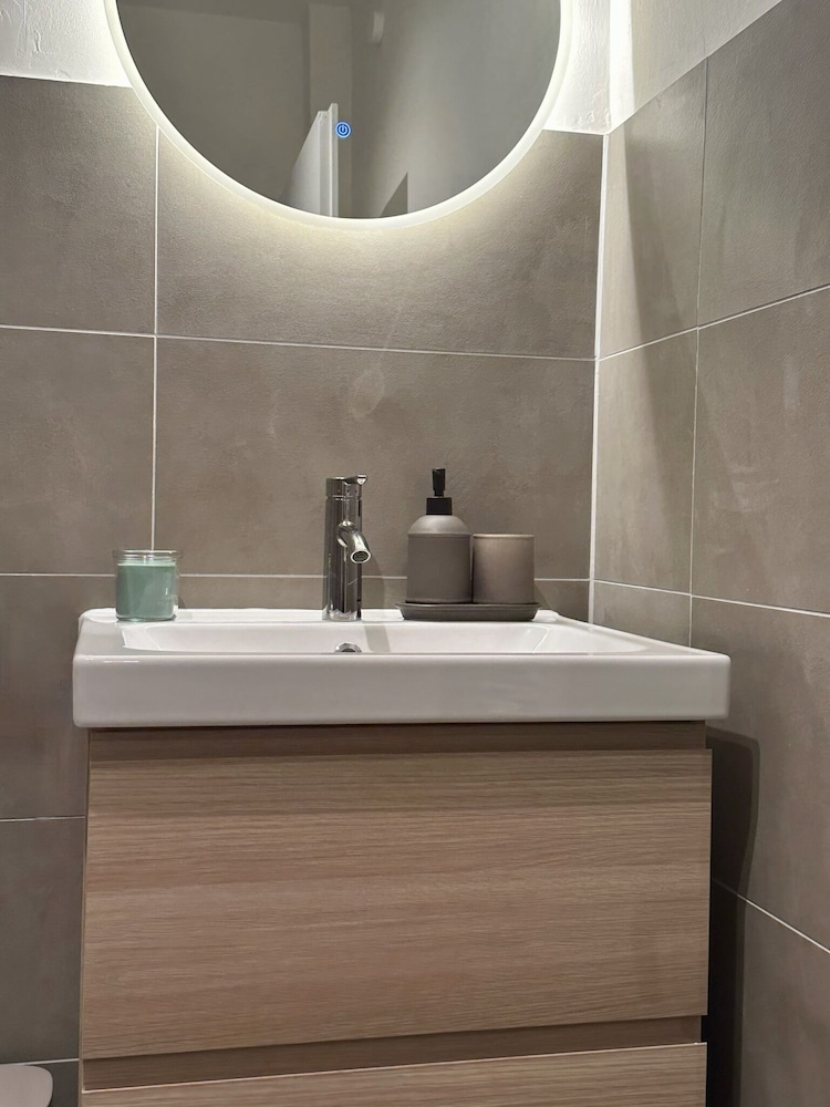 Signature Apartment, Private Bathroom - Photo 9