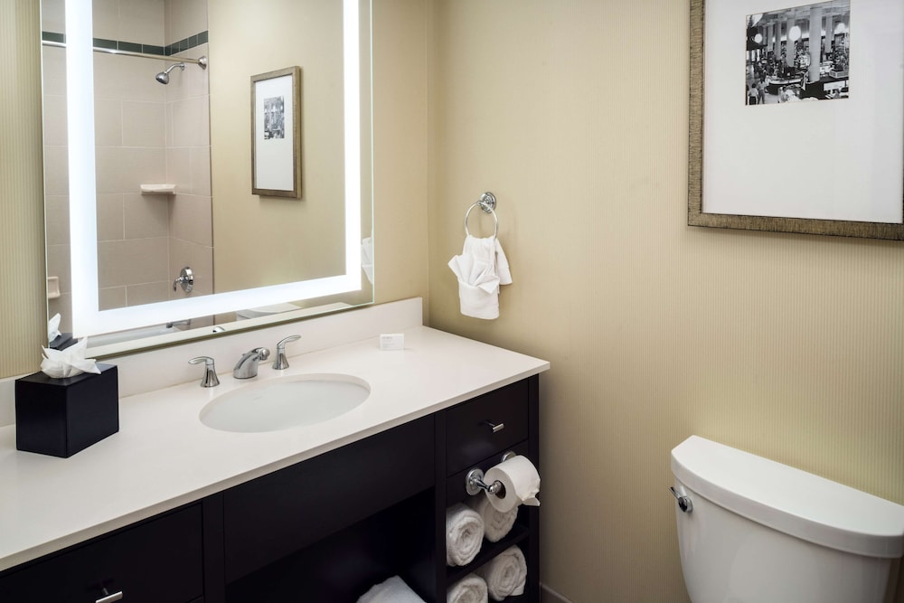 Premium Suite, Non Smoking, Refrigerator & Microwave (2 Queens with Sofabed) - Photo 8