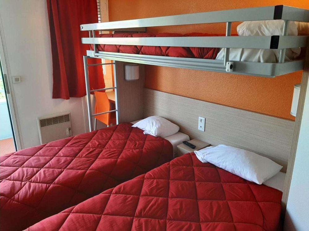 Standard Room, 3 Twin Beds photo 3