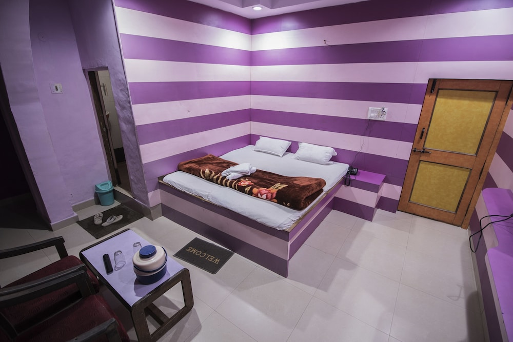 Deluxe Room (Non AC) - Photo 6