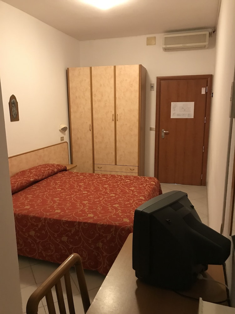 Double Or Twin Room photo 3
