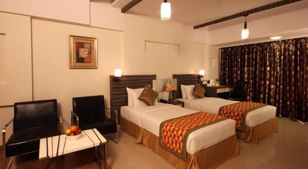 Room - Photo 14