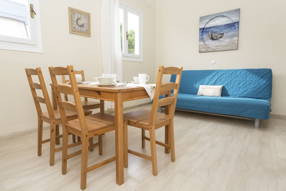 Family Apartment, 2 Bedrooms, Partial Sea View photo 3