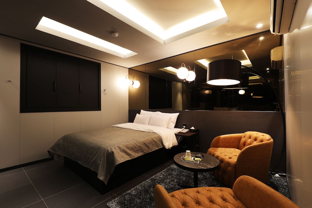 Standard Double Room - Photo 7