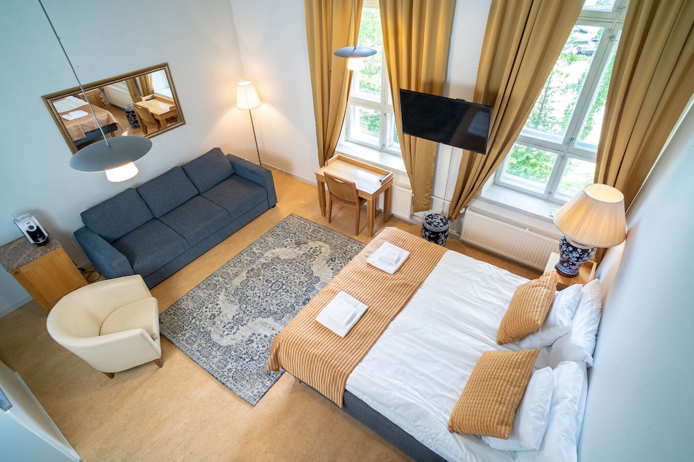 Deluxe Double or Twin Room