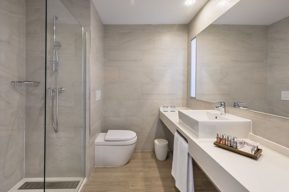 Superior Double Room, Balcony, Partial Sea View photo 3