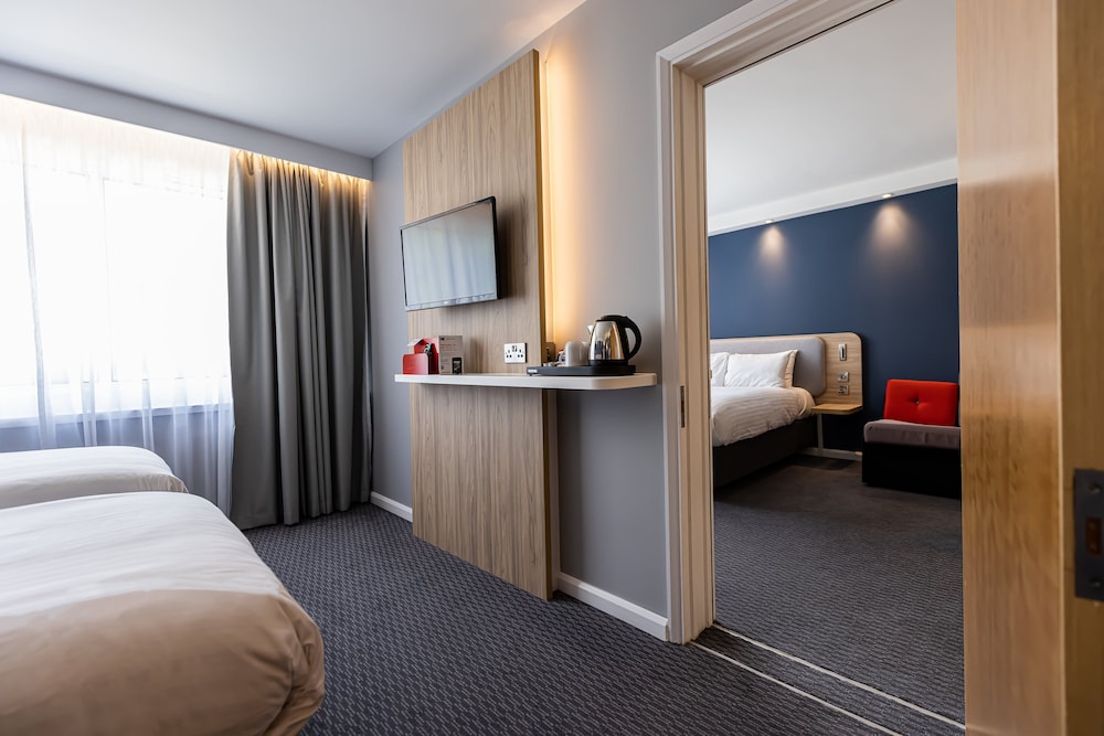 Standard Room, 2 Twin Beds (with Free Hot Breakfast) - Photo 1