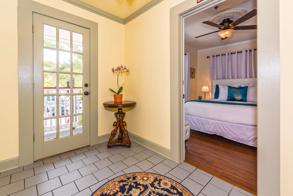 Superior Room, 1 Queen Bed, Balcony photo 3