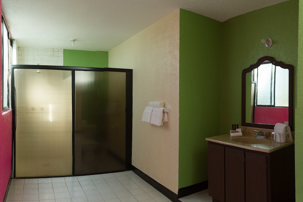 Standard Room, 2 Double Beds, Private Bathroom photo 3