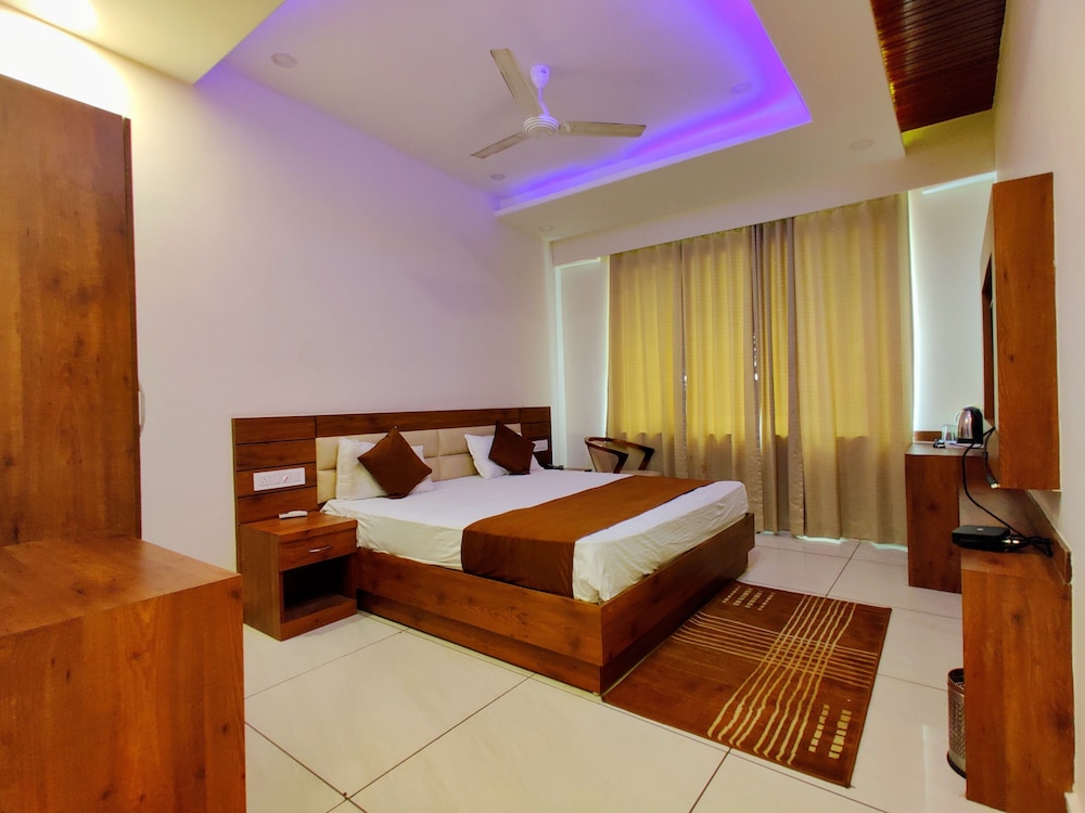 Deluxe Room - Photo 9
