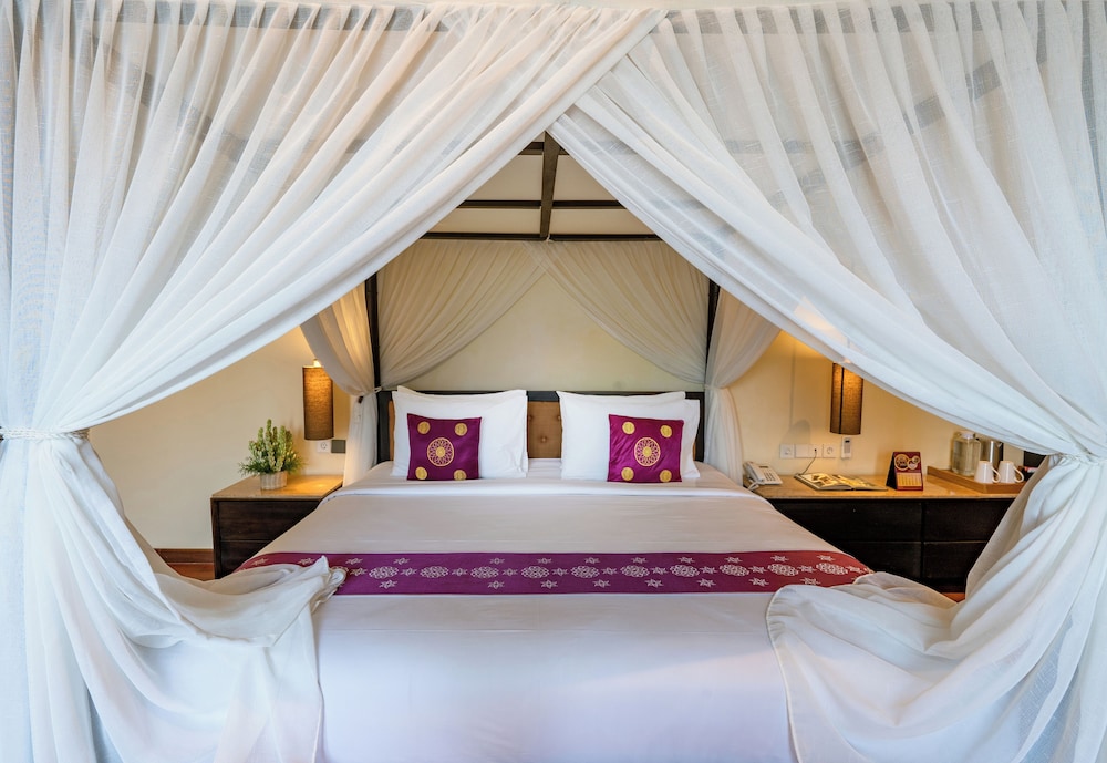 Standard Studio Suite, 1 King Bed, Pool View, Ground Floor photo 3