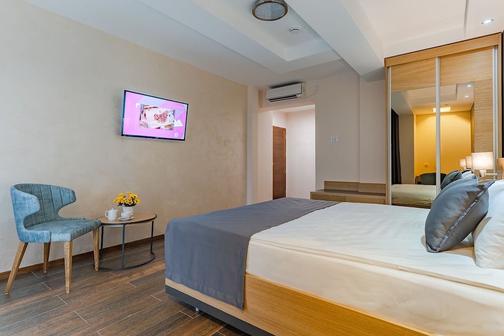 Superior Double Room, Accessible photo 3