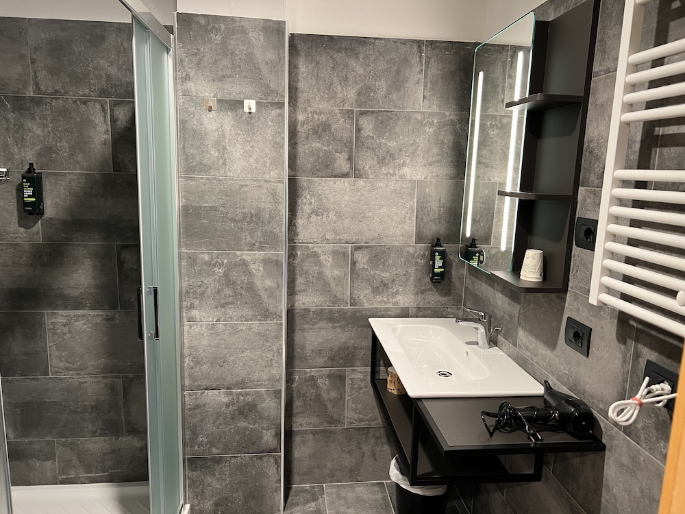 Twin Room - Photo 6