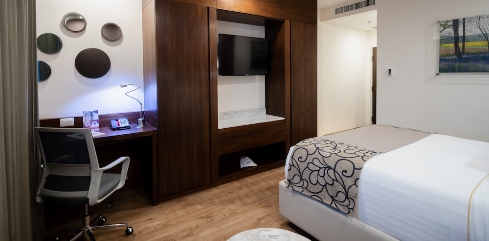 Executive Room, 1 Queen Bed (Deluxe) photo 1