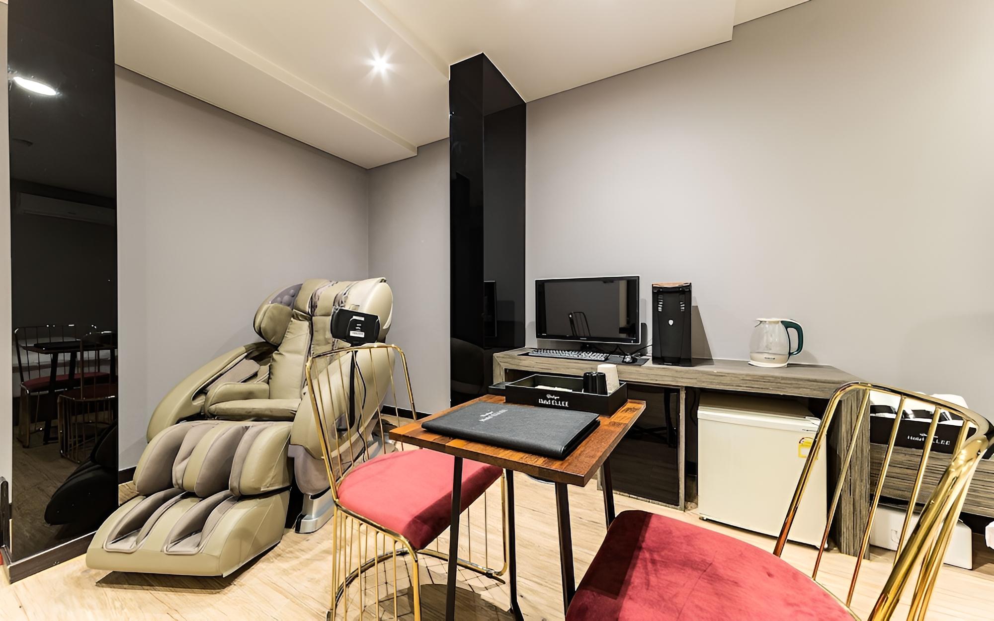 Room (VIP (Netflix + Spa + Massage Chair)) photo 3