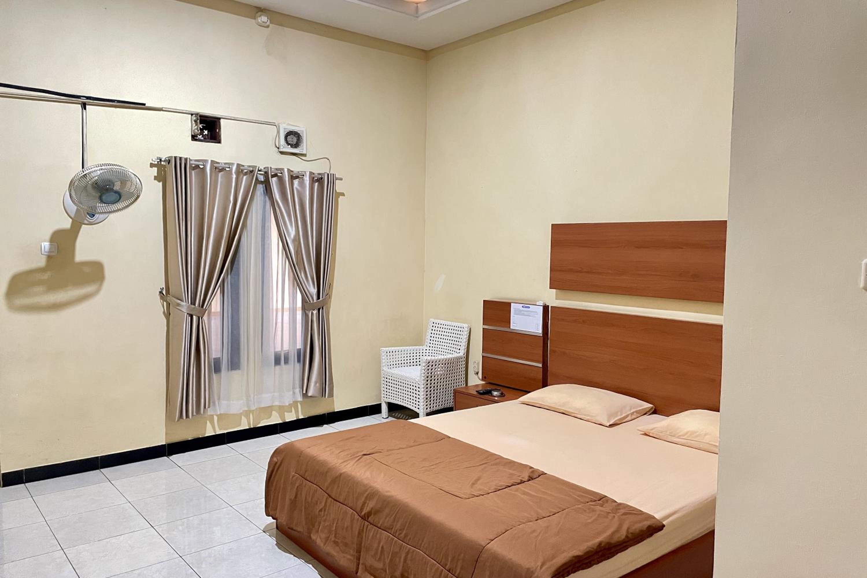 Standard Double Room with Fan photo 3