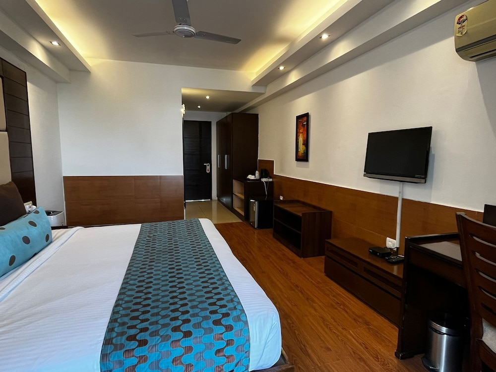 Premium Double or Twin Room, 1 King Bed, Smoking, Private Bathroom photo 3