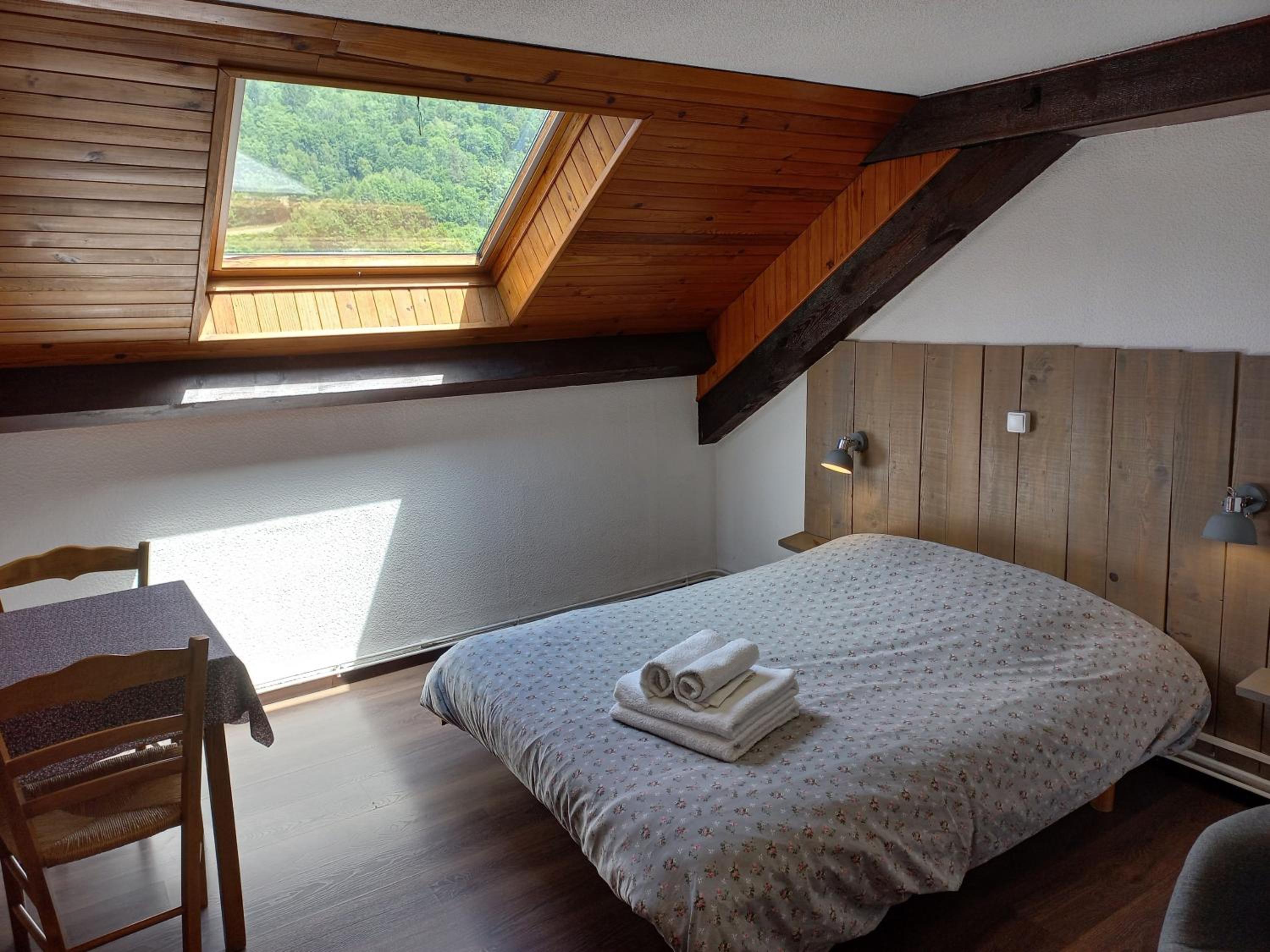 Double Room with Private Bathroom - Photo 2