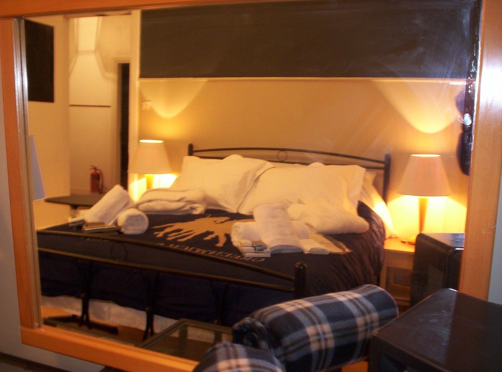 Deluxe Double Room, 1 Queen Bed, Shared Bathroom