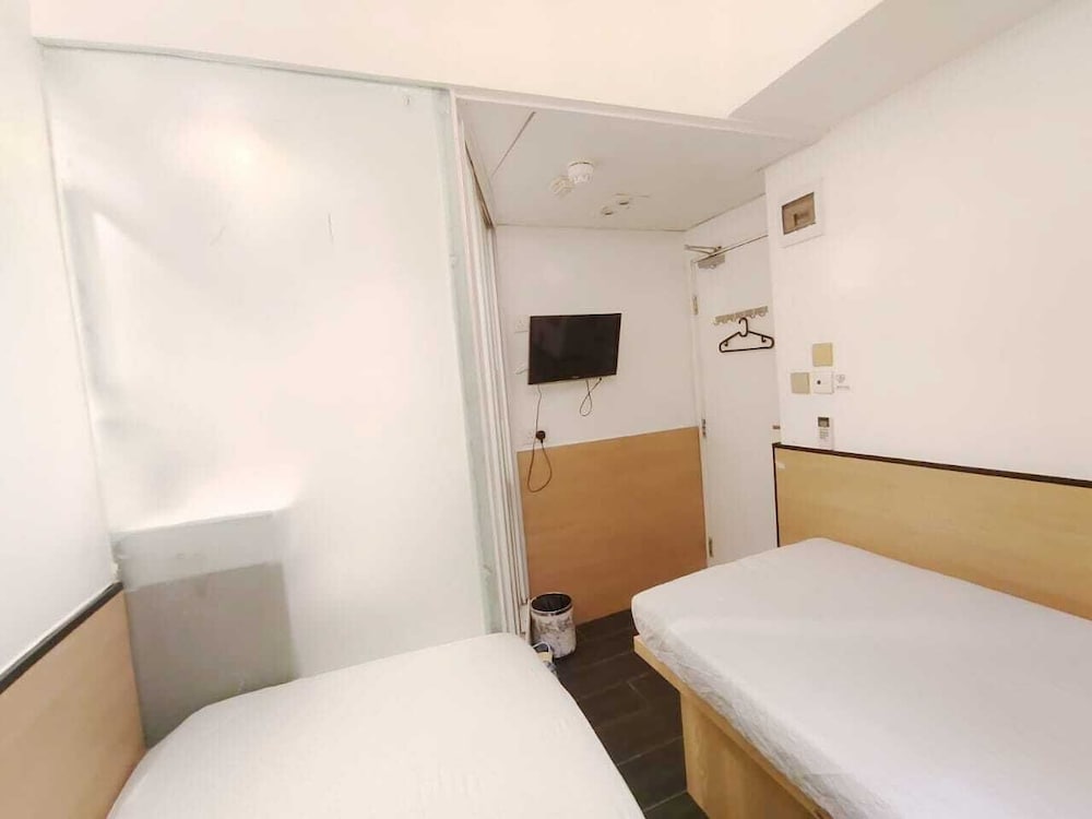 Standard Twin Room - Photo 10