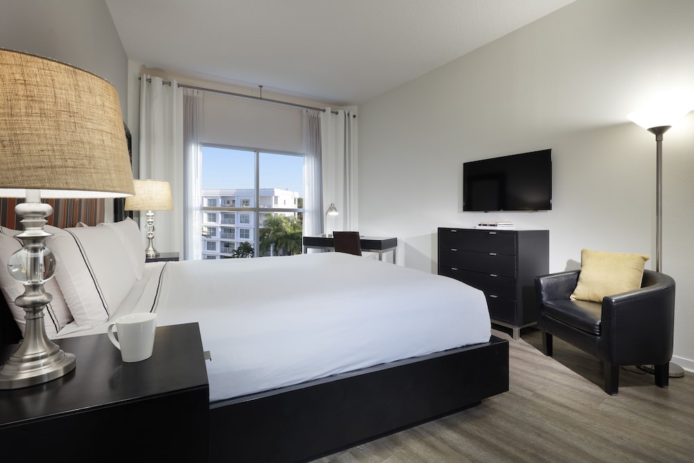 Two Bedroom, Family Suite - Photo 3