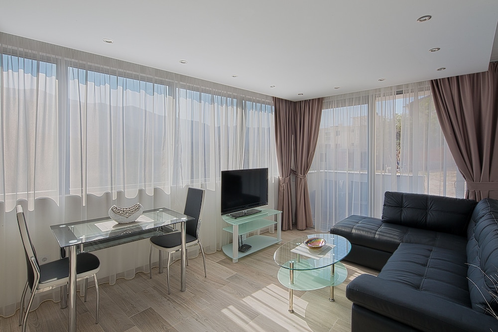 Gallery Apartment, 1 Bedroom, Pool Access, Mountain View photo 1