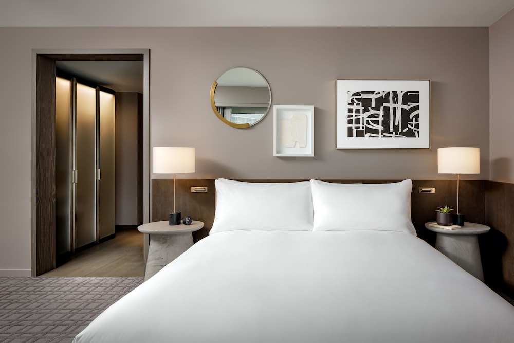 Century Plaza Suite, 1 Bedroom, 1 King Bed
