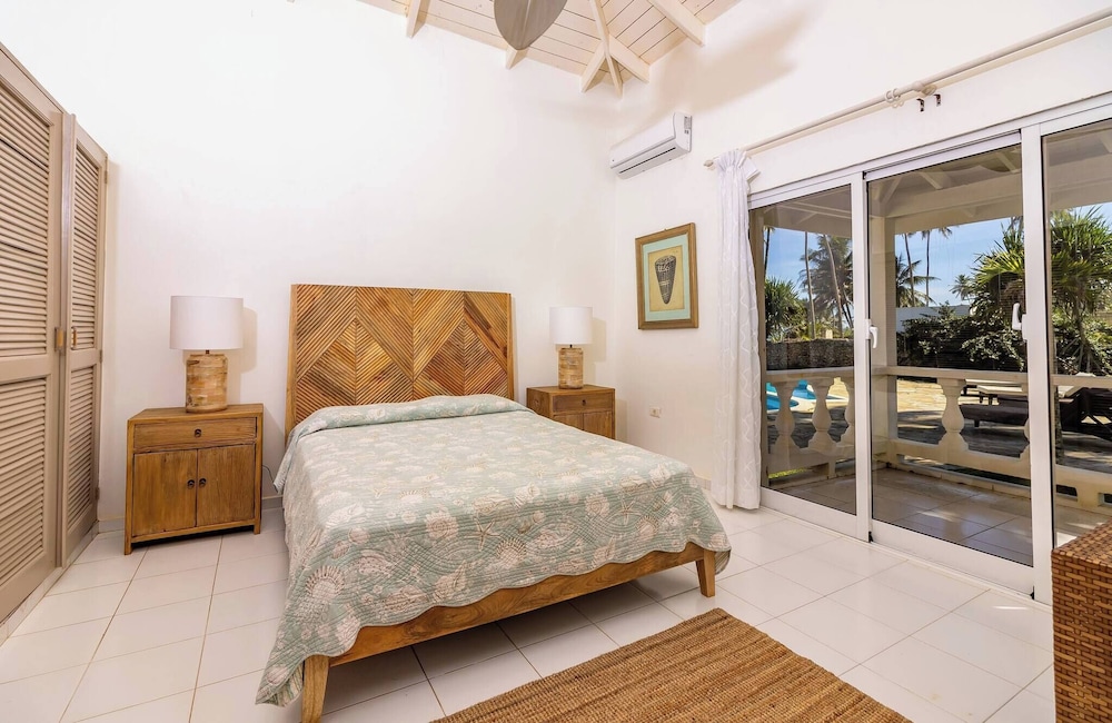 Villa, 4 Bedrooms, Smoking photo 3