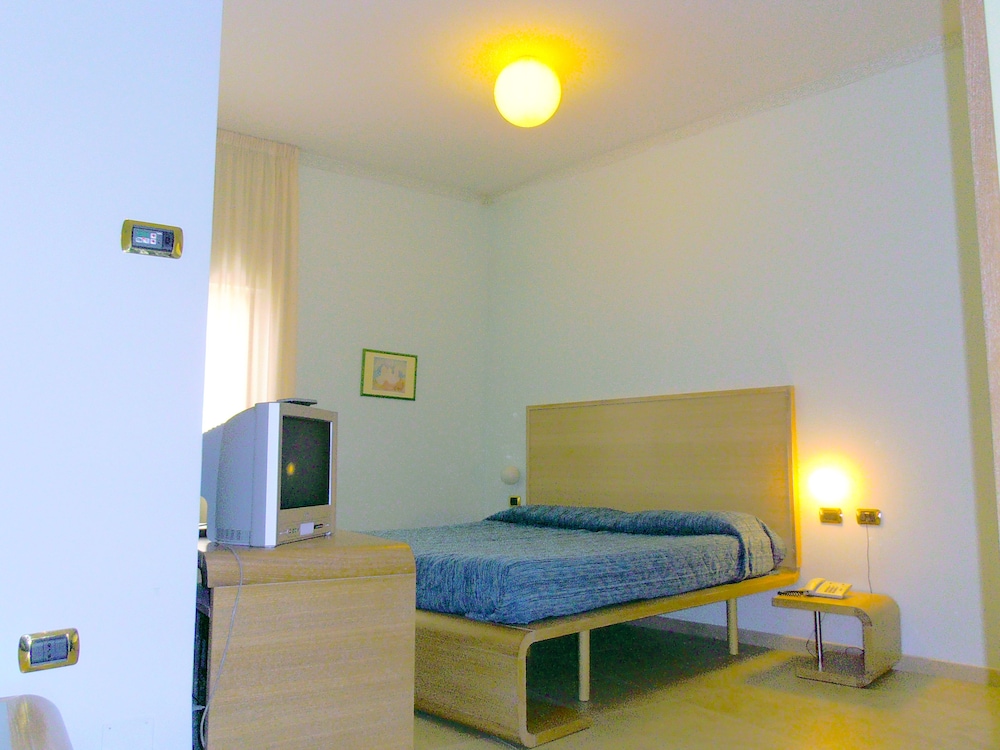 Triple Room - Photo 2