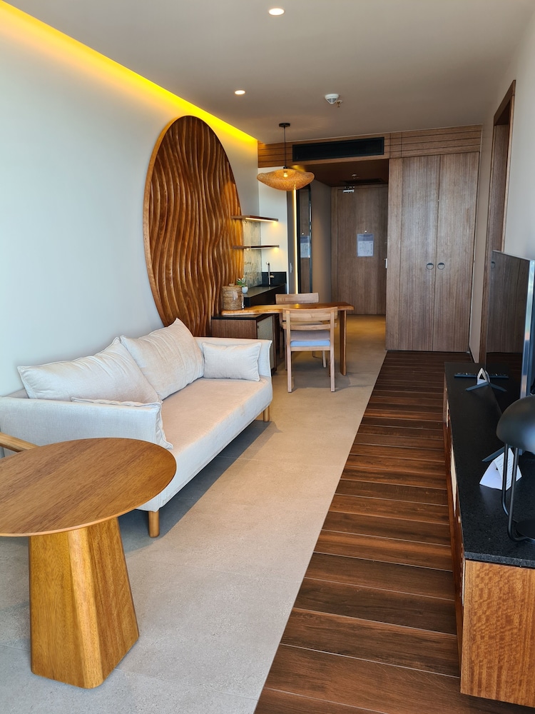 Suite, 1 Bedroom - Photo 3