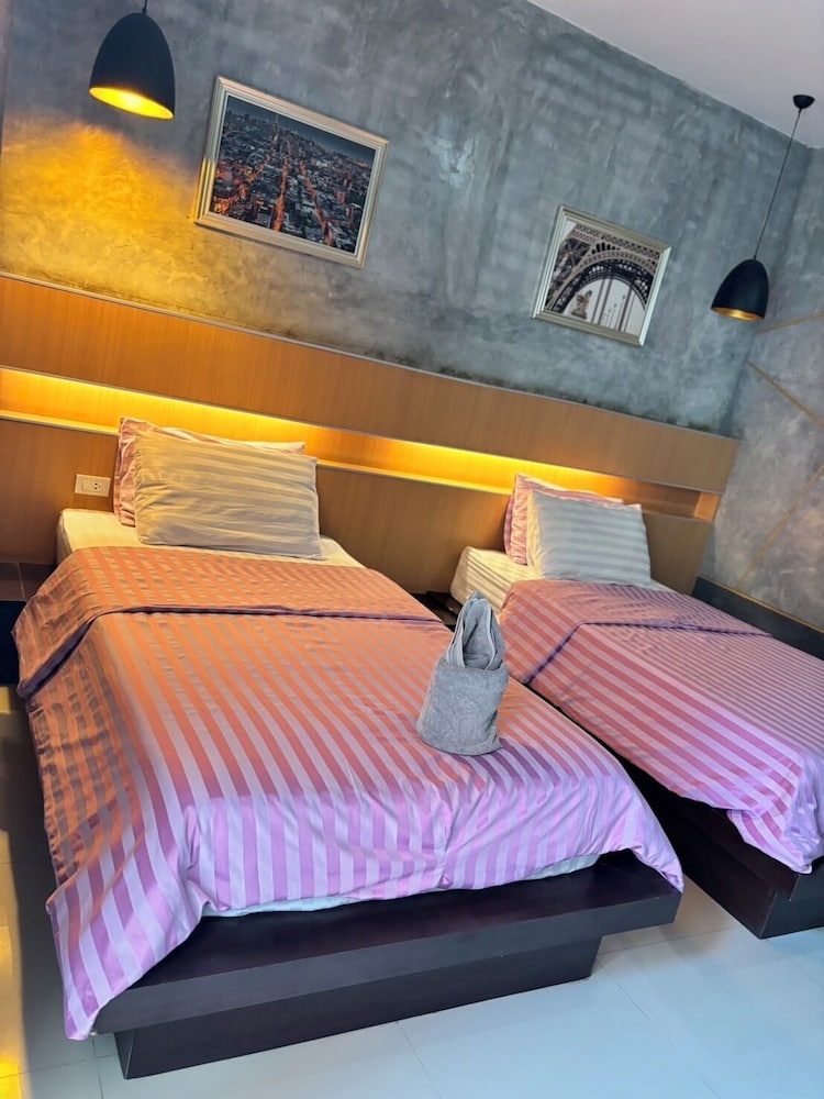 Standard Twin Room (Pet Friendly) photo 3