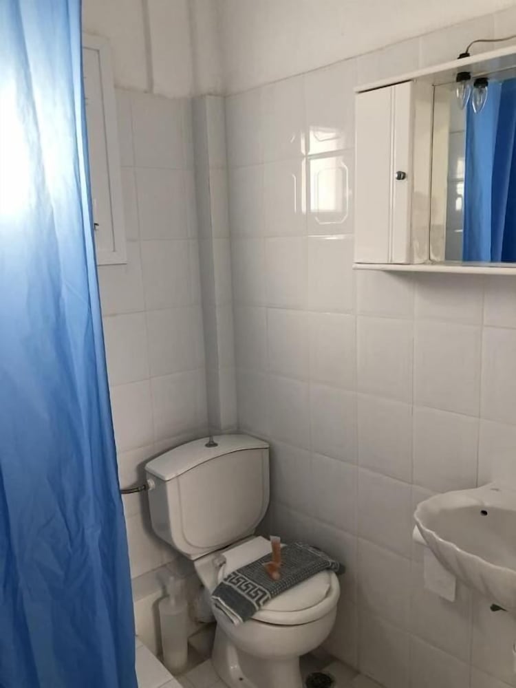 Standard Studio, Non Smoking, Hill View (For 2) photo 3