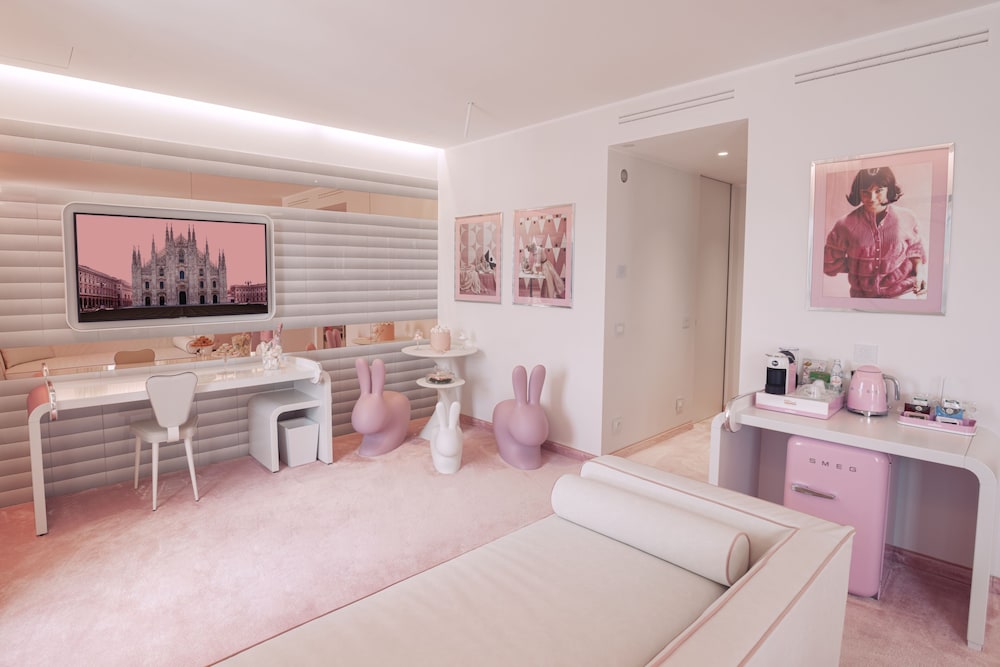 ATTIC EXECUTIVE ROOM