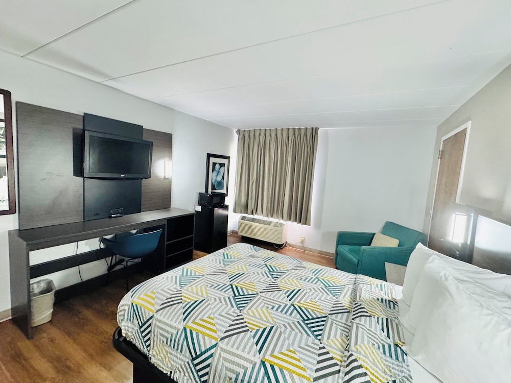 Standard Room, 1 Double Bed, Accessible, Non Smoking - Photo 3