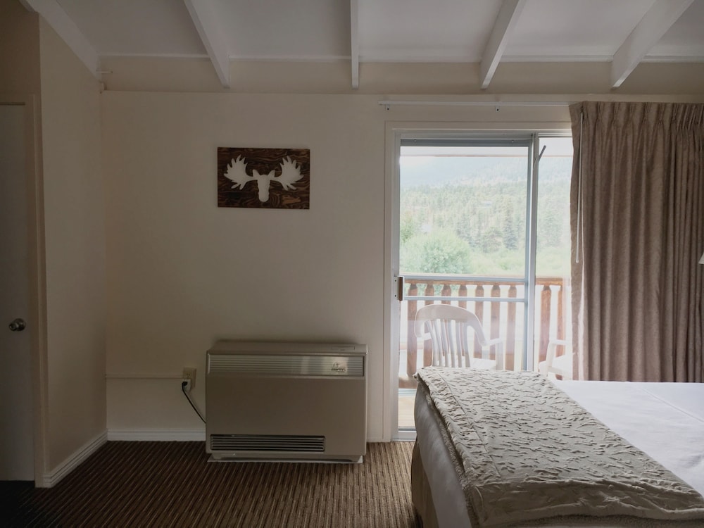 Balcony, 1 King Bed, Mountain View - Photo 1