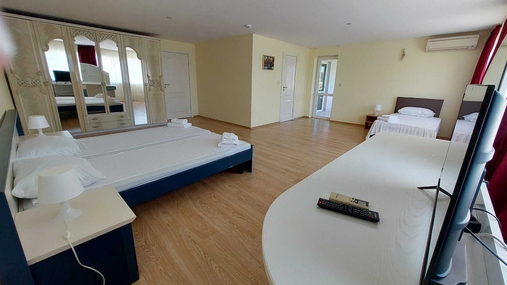 Classic Double Or Twin Room, Patio photo 1