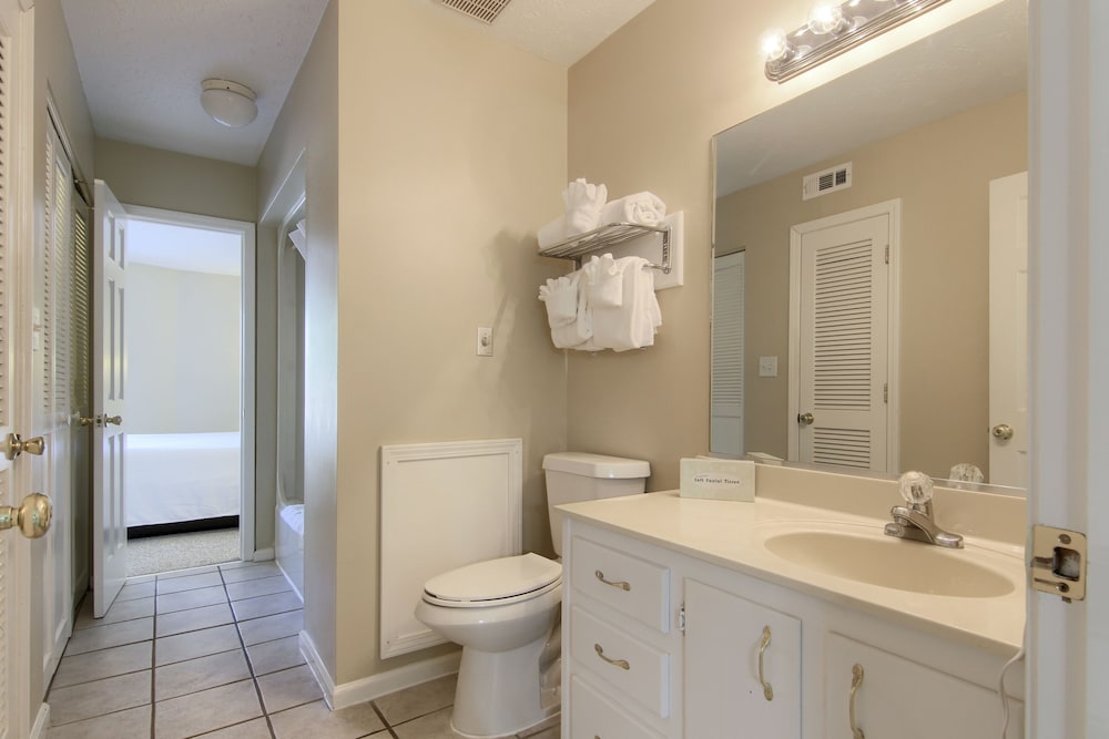 Condo, 3 Bedrooms - Photo 32