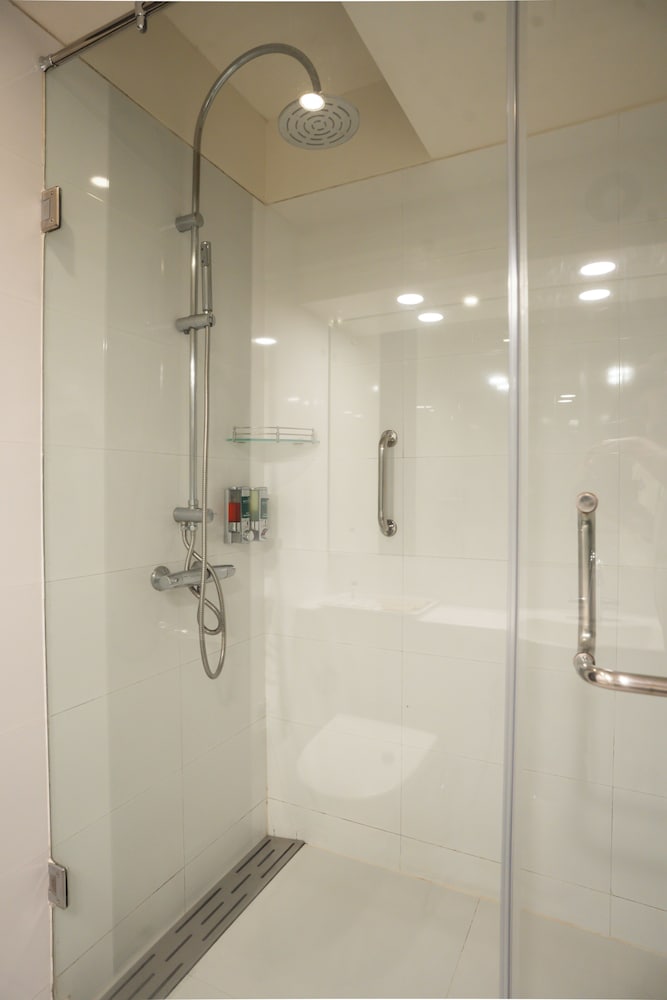 Deluxe Room - Photo 6