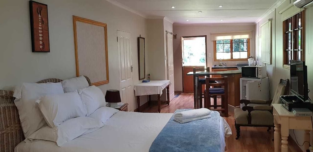 Single Room, 1 Double Bed, Pool Access photo 3