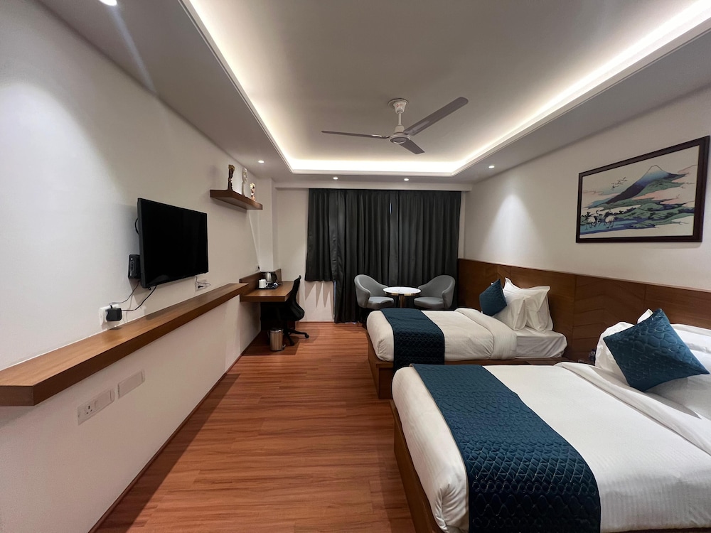 Super Deluxe Twin Bed Room with Balcony photo 2