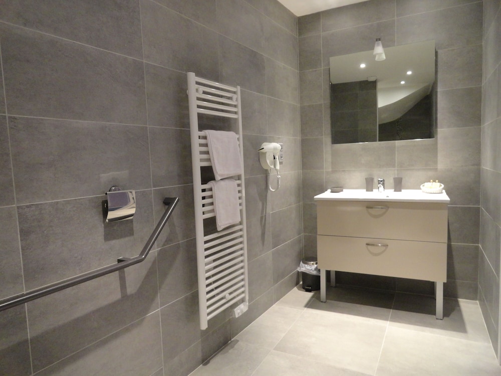 Superior Double or Twin Room - Photo 9