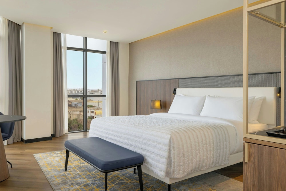 Junior Suite, 1 King Bed photo 3