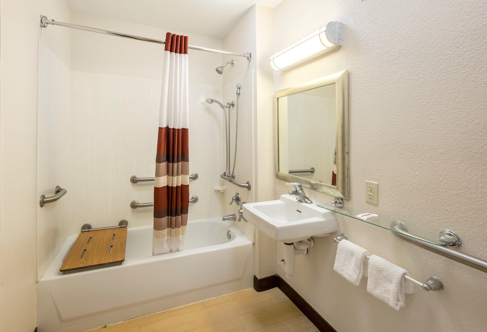 Superior Room, 1 King Bed, Non Smoking - Photo 5