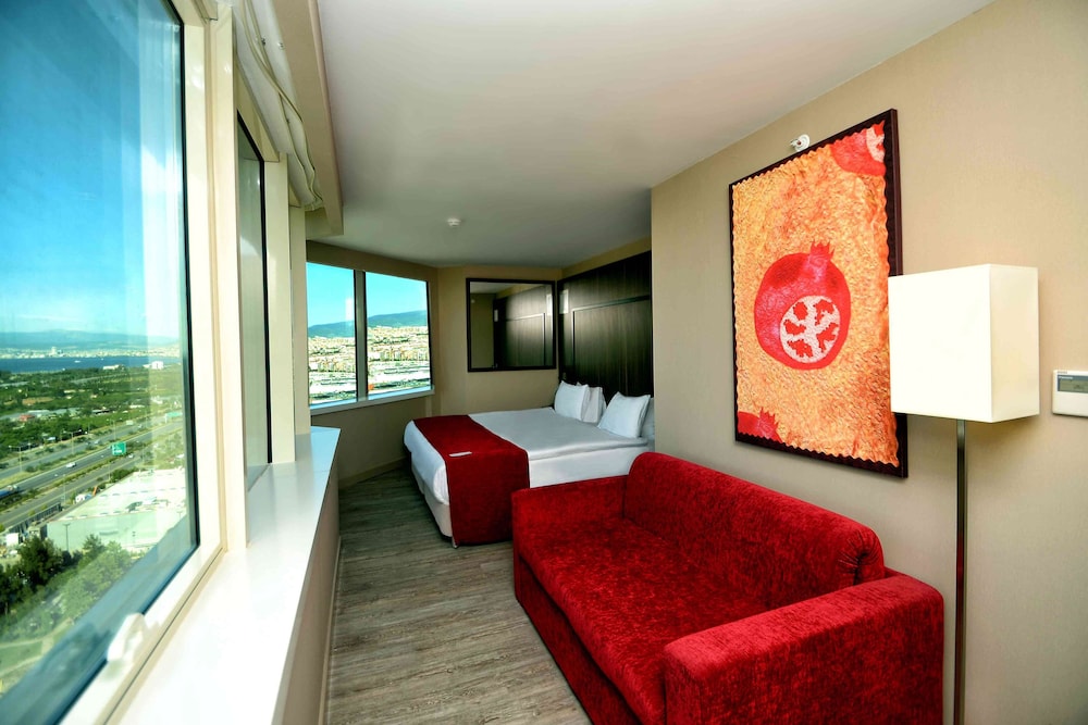 Room, Non Smoking (1 King Bed or 2 Twin Beds w/ Sofa Bed) photo 2