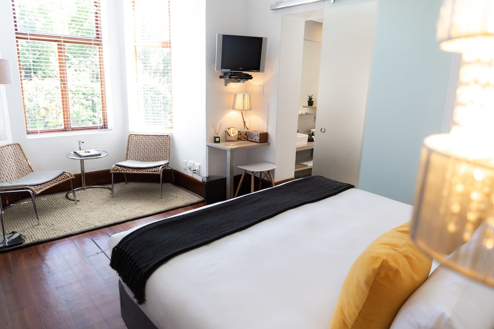 Classic Room, 1 King Bed photo 2