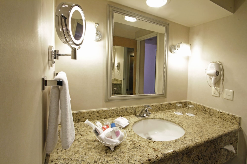 Standard Room, 2 Double Beds, Club Lounge Access - Photo 3